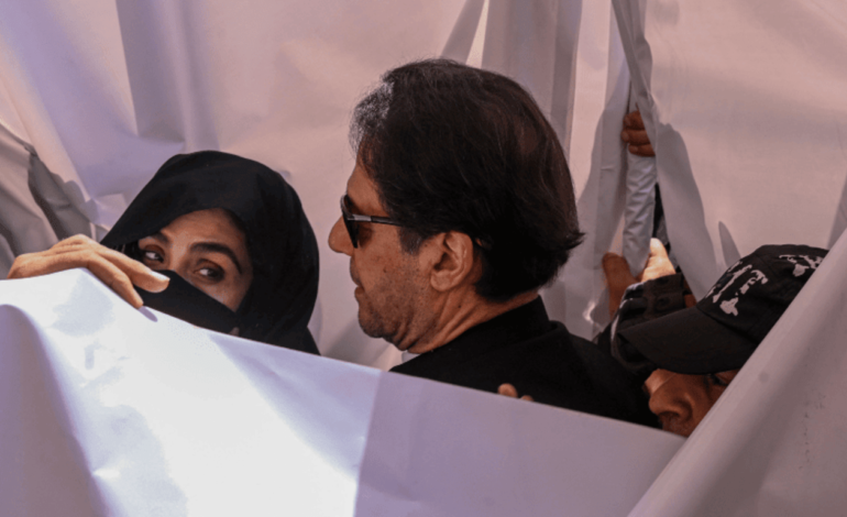  بانی پی ٹی آئی کو190 ملین پاؤنڈ ریفرنس کیس میں 14 اور بشریٰ بی بی کو 7 سال قید کی سزا
