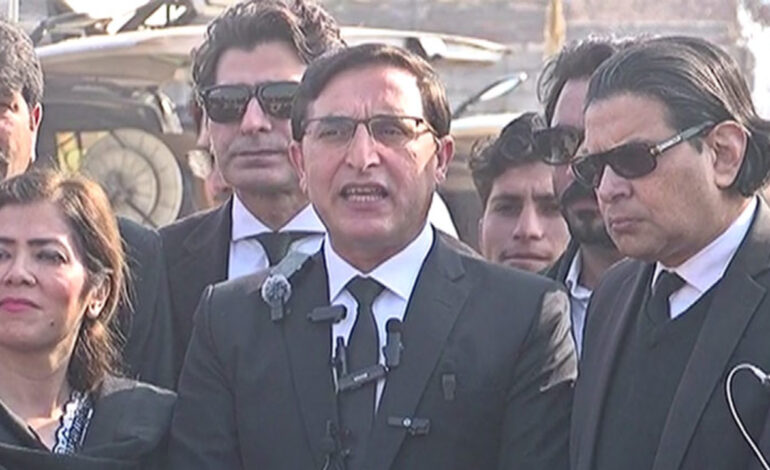  بانی پی ٹی آئی کے خلاف 190 ملین پاؤنڈ کا کیس سیاسی ہے: بیرسٹر گوہر