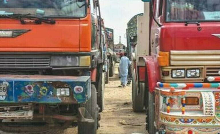  کراچی: لانڈھی میں ٹرالر کی ٹکر سے موٹر سائیکل سوار جاں بحق، ایک زخمی